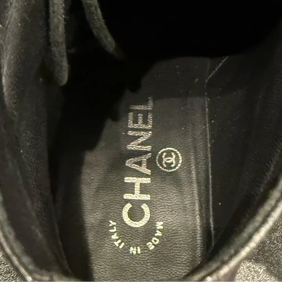 Chanel Women's Lace-Up Leather Ankle Boots w/ Patent Leather Logo Toe - Sz 39.5 - Picture 6 of 13